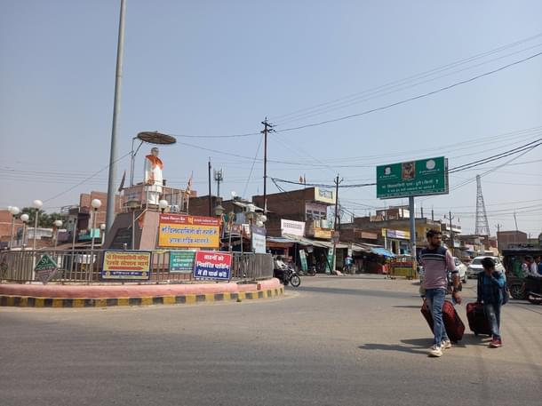 A prominent circle in Mirzapur (All images by Sumati Mehrishi)